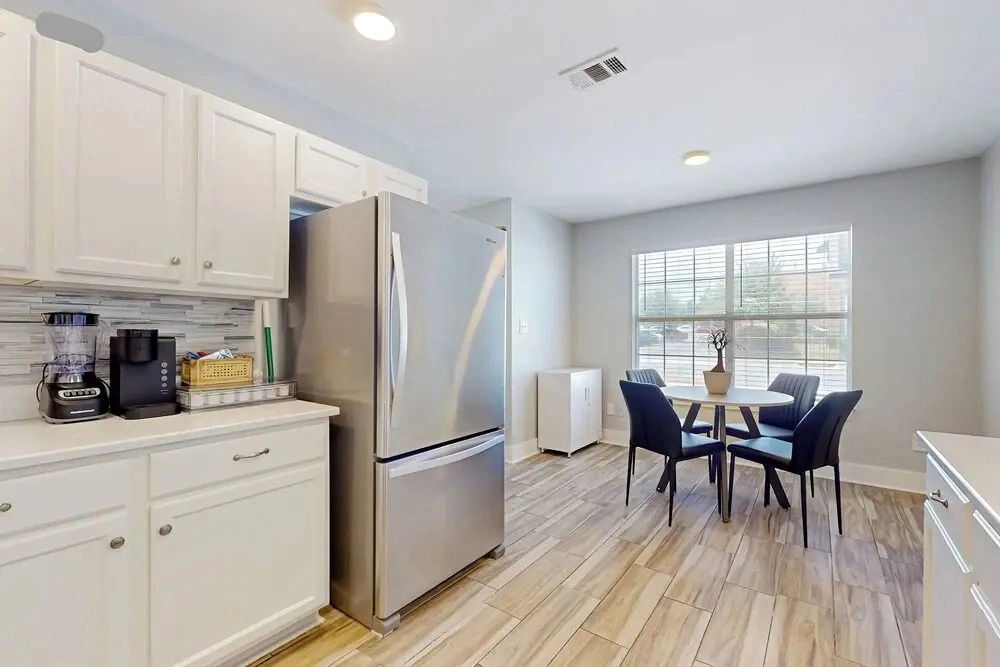 Cozy Duplex Spacious Close to Everything