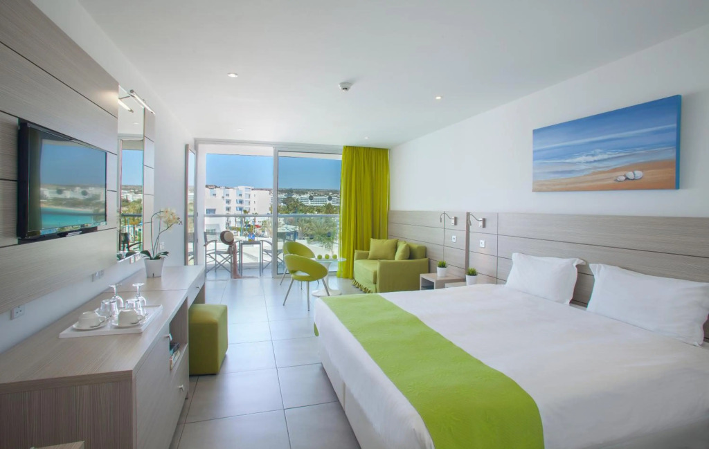 Limanaki Beach Hotel & Suites