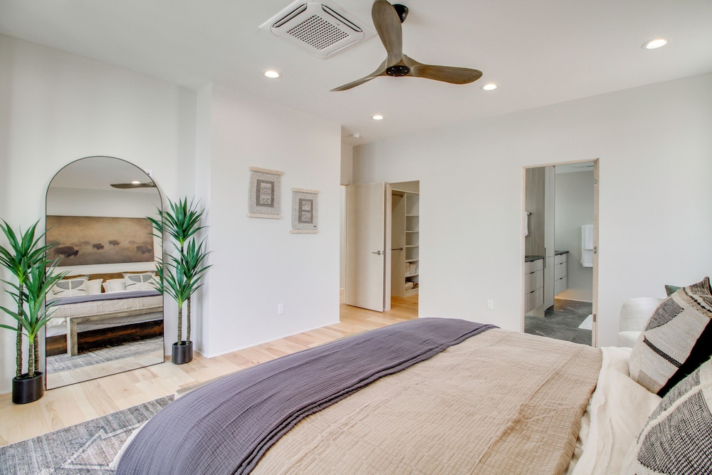 Sunnyside View: ABQ Home Near Old Town & Biopark!