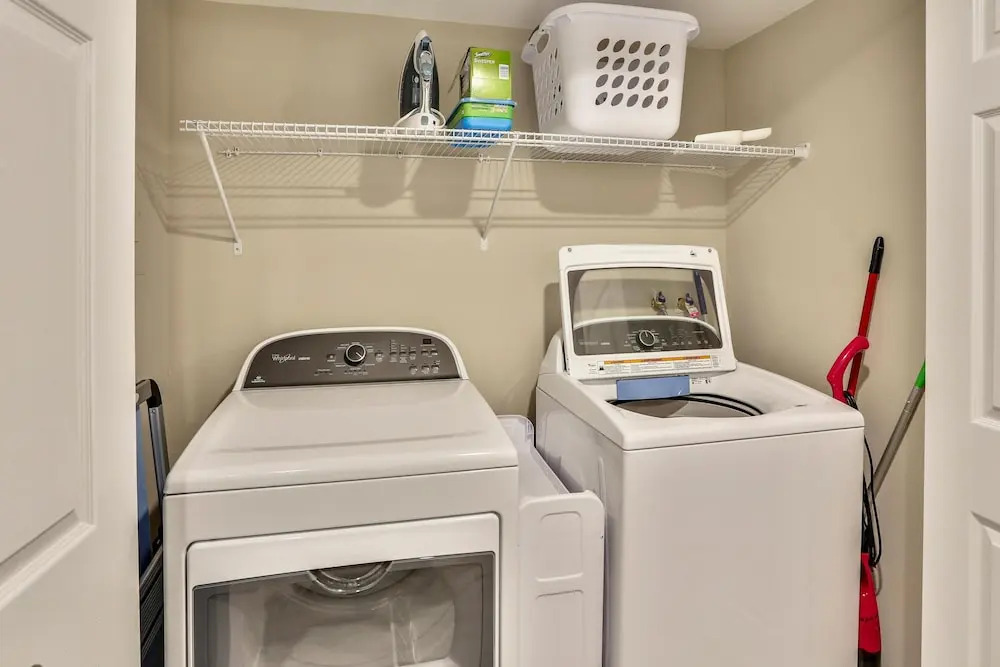 Trillium 4C Beach Front With Private Balcony/updated/pool!