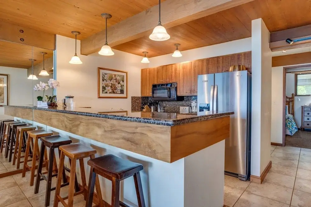 Kahana Outrigger #2b1 3 Bedroom Condo by RedAwning