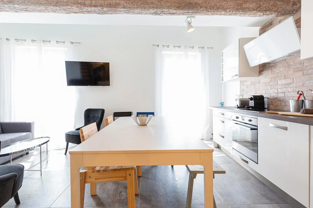 Charming 2 bedroom apartment in the best location, old town of Antibes 301