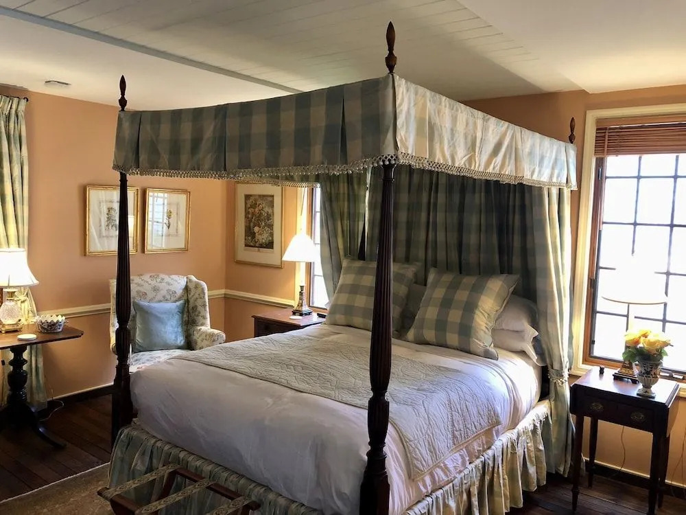 Hollymead House Inn/Bed & Breakfast
