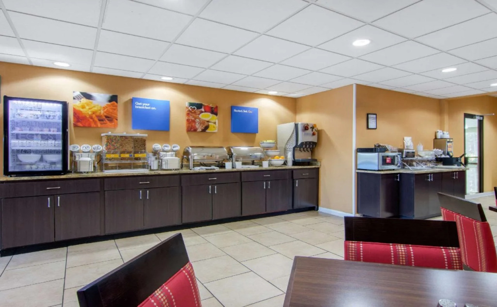 Comfort Inn & Suites Canton Riverstone Area