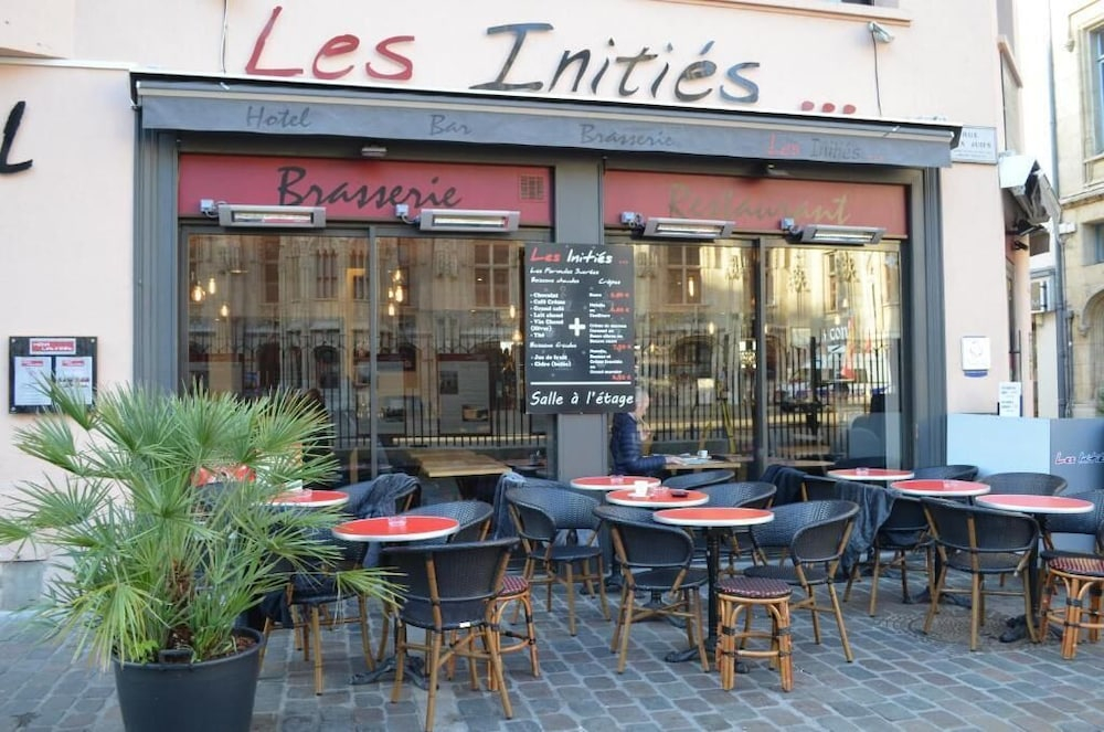 Les Initiés