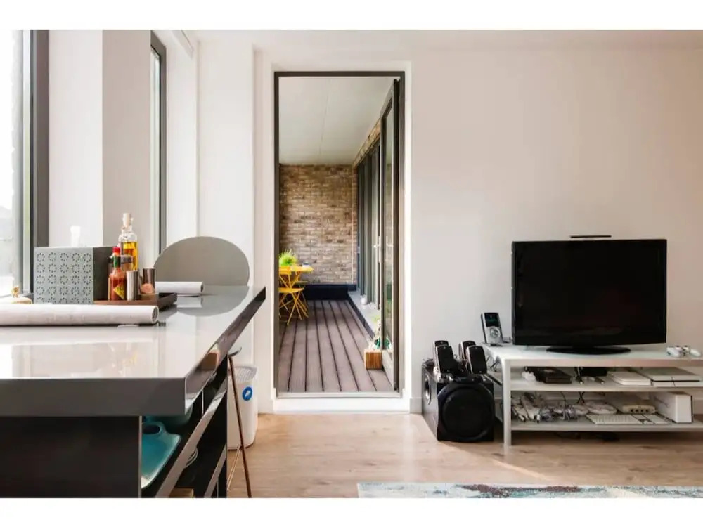 E1 Stunning Two Bathroom Modern Flat
