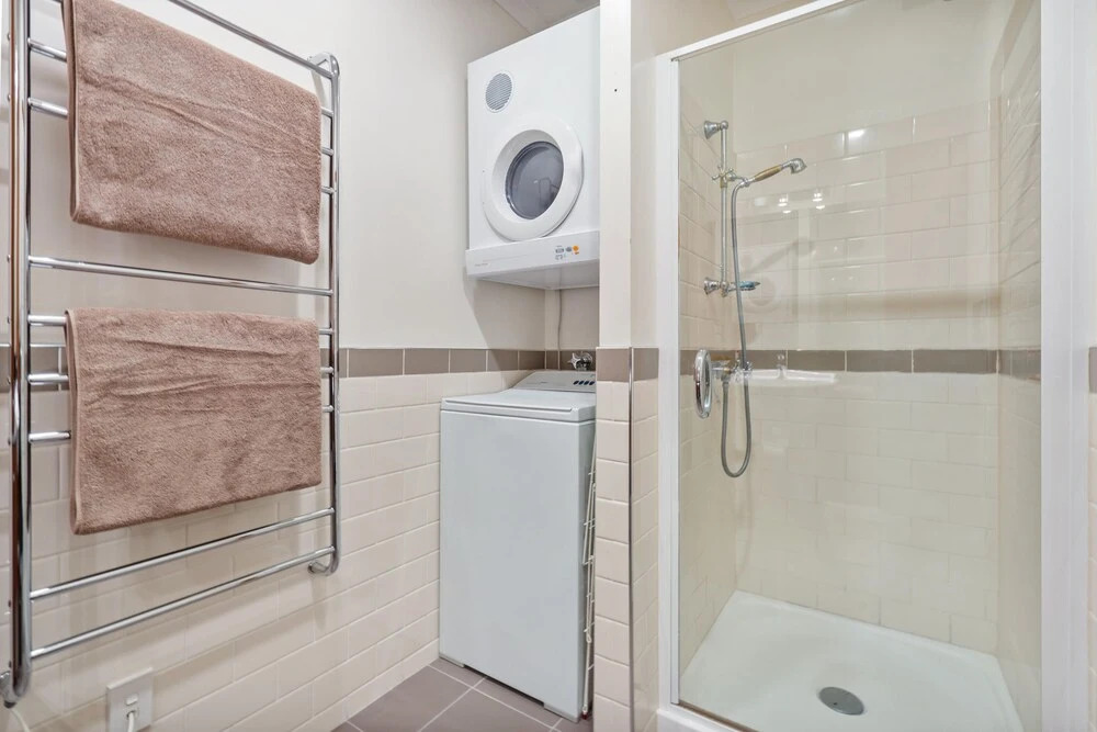 QV Waterfront Apt with Wifi - 946