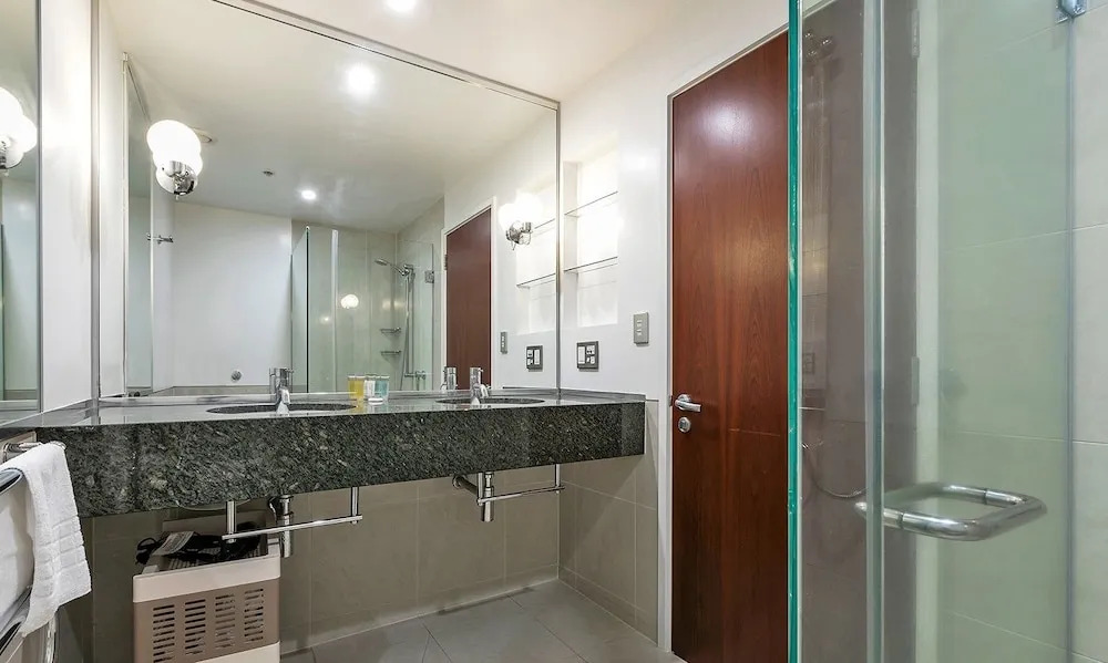 QV Deluxe Waterside Apartment - 851
