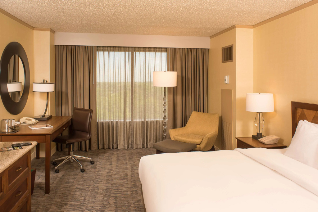DoubleTree by Hilton Tulsa - Warren Place