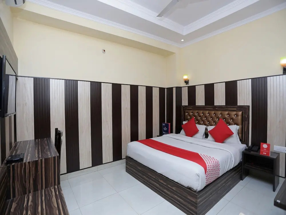 OYO 14017 Abhinandan Residency