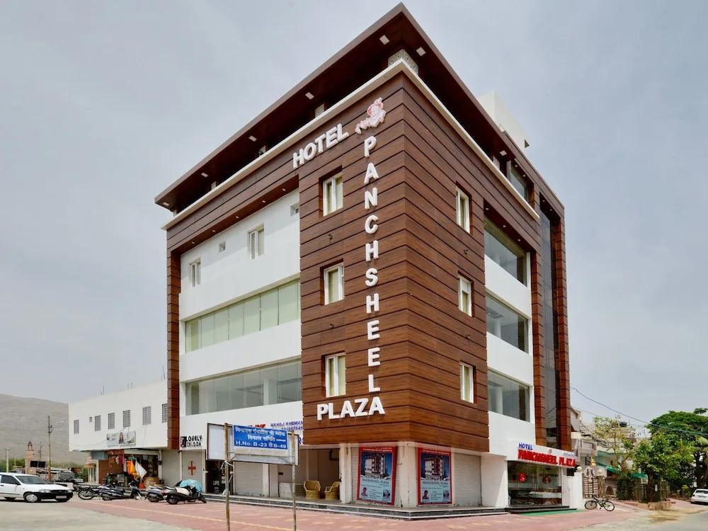 OYO 13860 Panchsheel Plaza