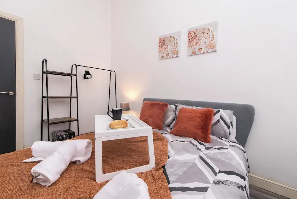 Tranquil Derby 2 Bedroom Apartment Retreat