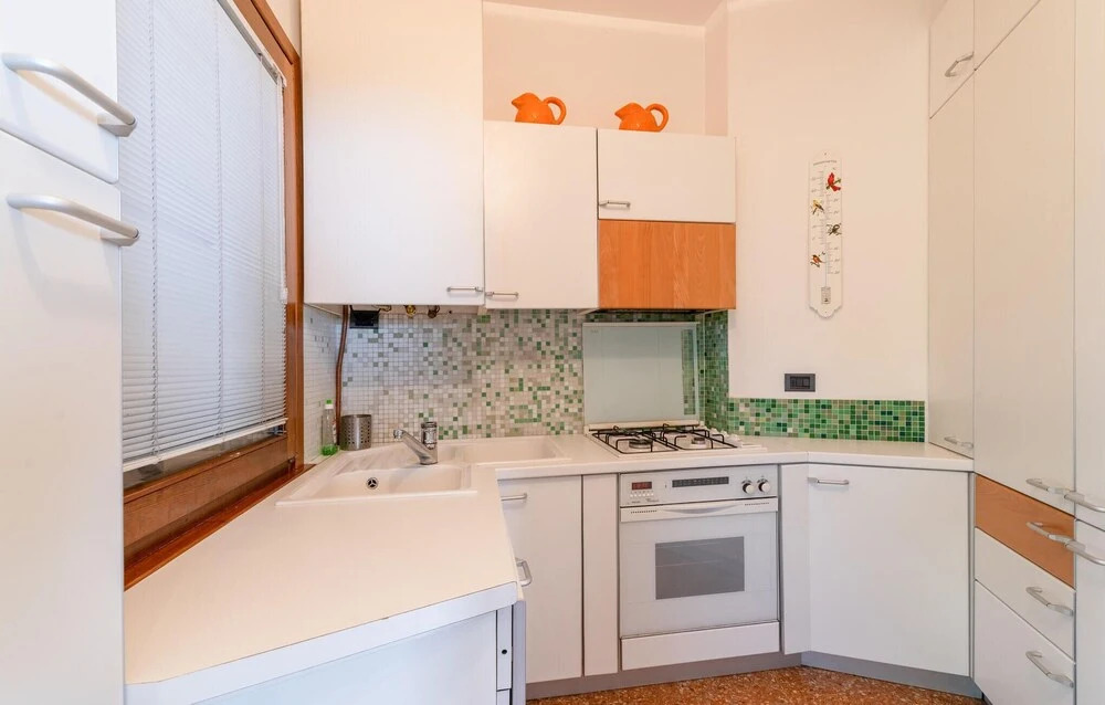 Stunning Home in Albisano With Wifi, Private Swimming Pool and 6 Bedrooms