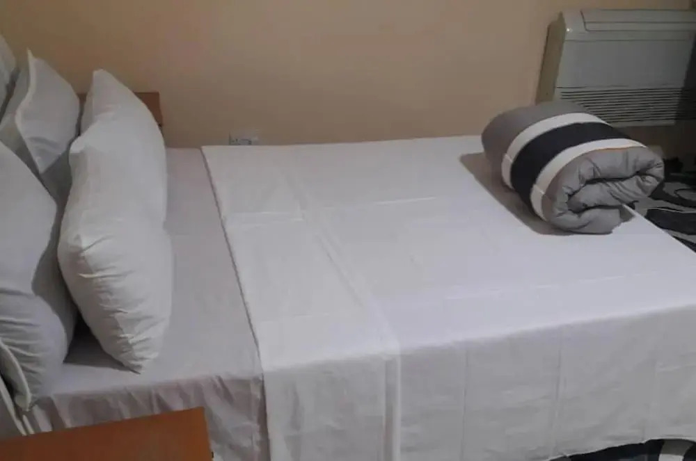 4 Bed House Sleeps 8 - Garden and Pets Welcome