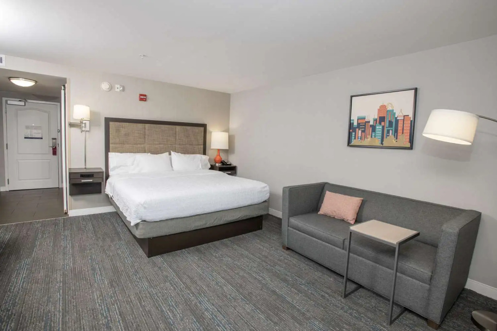 Hampton Inn & Suites Cincinnati / Uptown - University Area