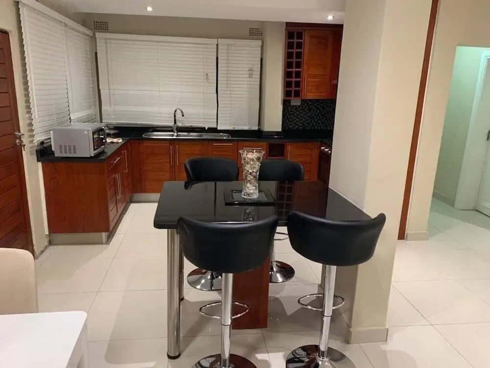 Executive 3 Bedrooms Fully Furnished Apartment Close to Amenities
