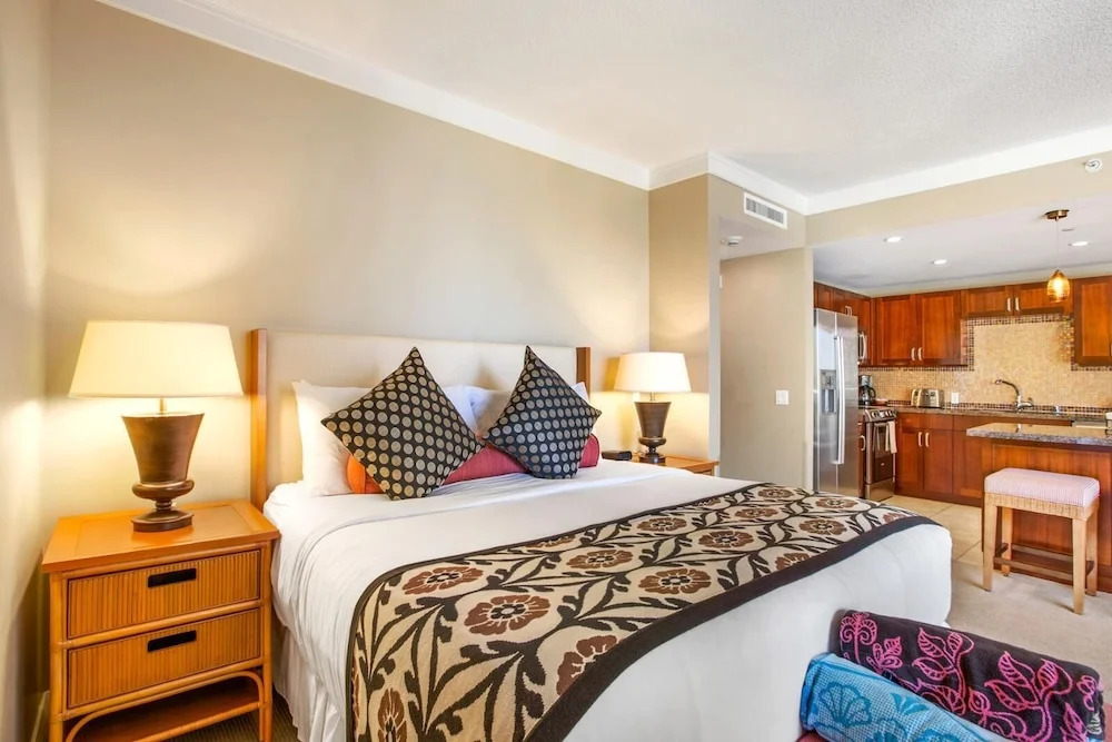 K B M Resorts- HKH-323 Upgraded Studio, ocean views, private balcony, easy beach access