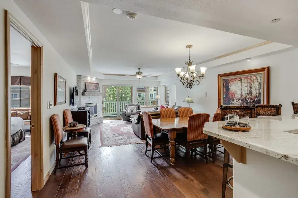 Luxurious 3 bedroom 3 bath condo! 3 Condo by RedAwning