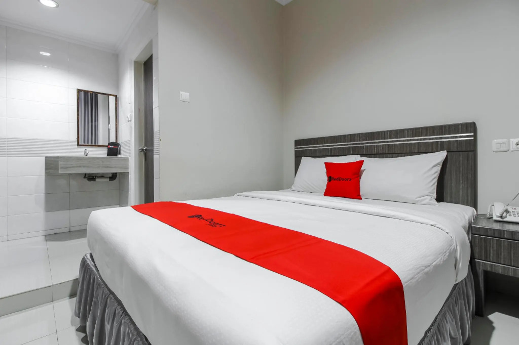 RedDoorz Plus Syariah @ Jalan Sriwijaya Medan