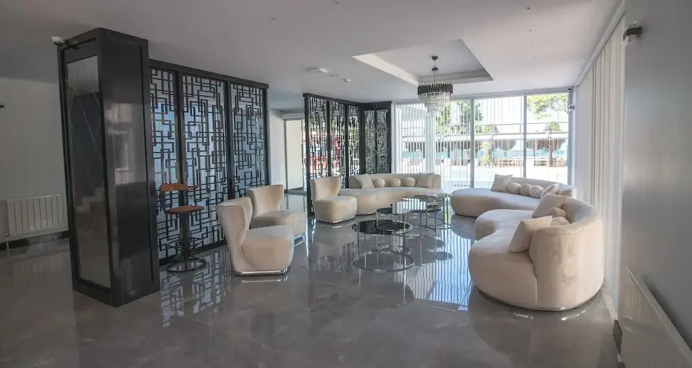 Lake Li̇fe Hotel
