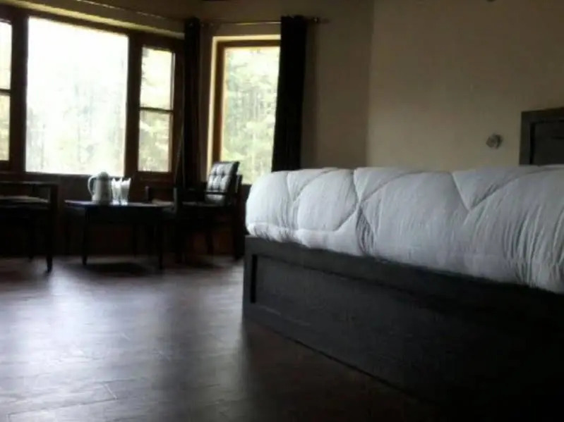 Pahalgam Hotel Riverside Luxury