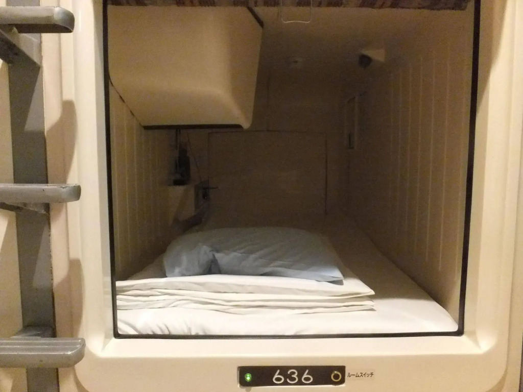 Capsule Hotel Wellbe Sakae - Caters to Men