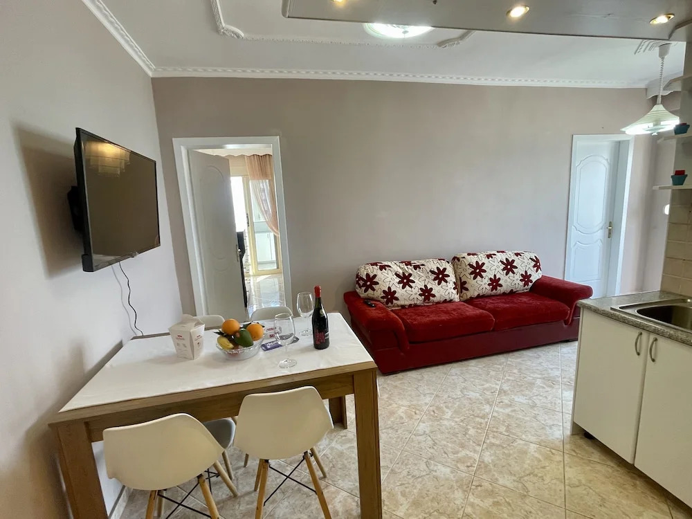 CENTER RESIDENCE