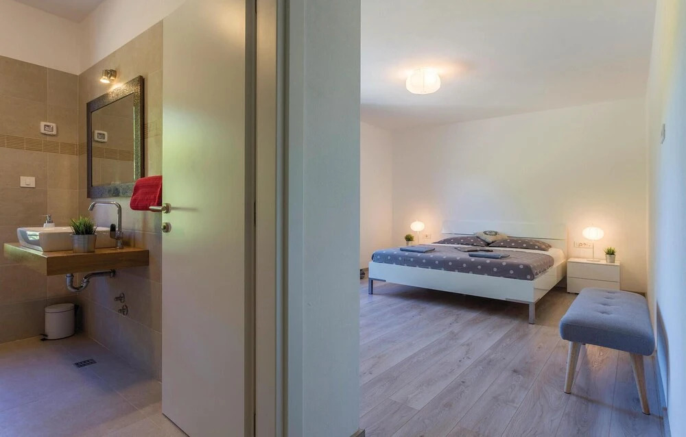 Beautiful Home in Premantura With Wifi and 4 Bedrooms