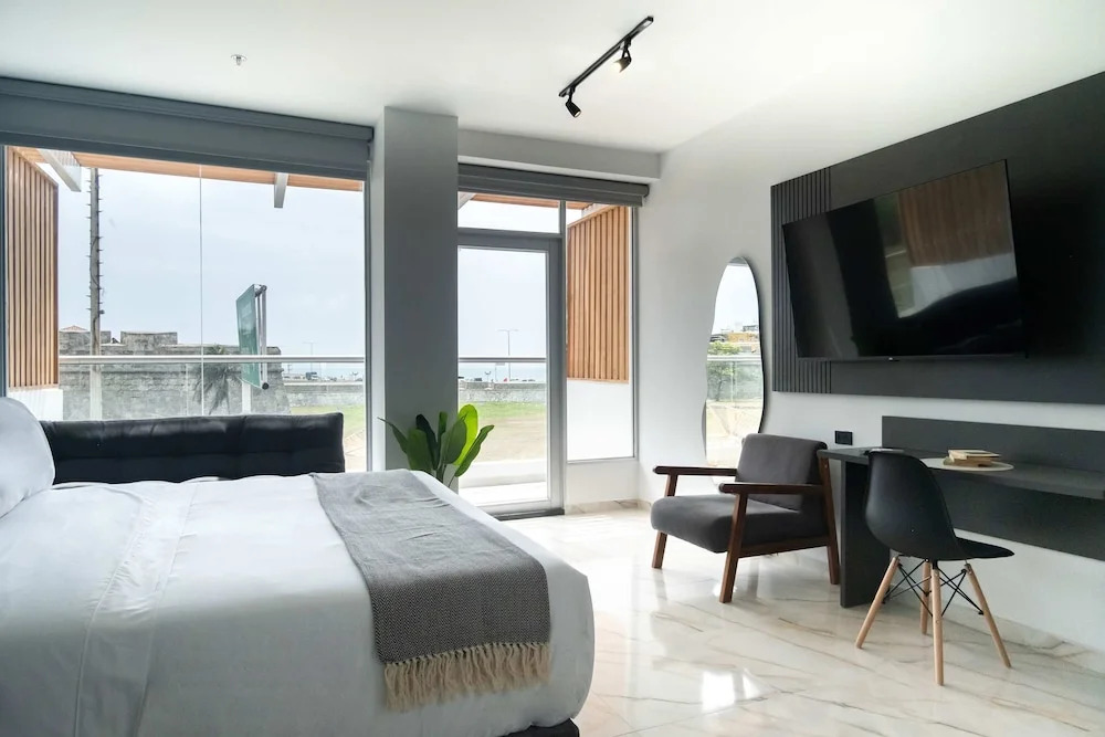 w Inviting 3BR w AC Near Ciudad Amurallada
