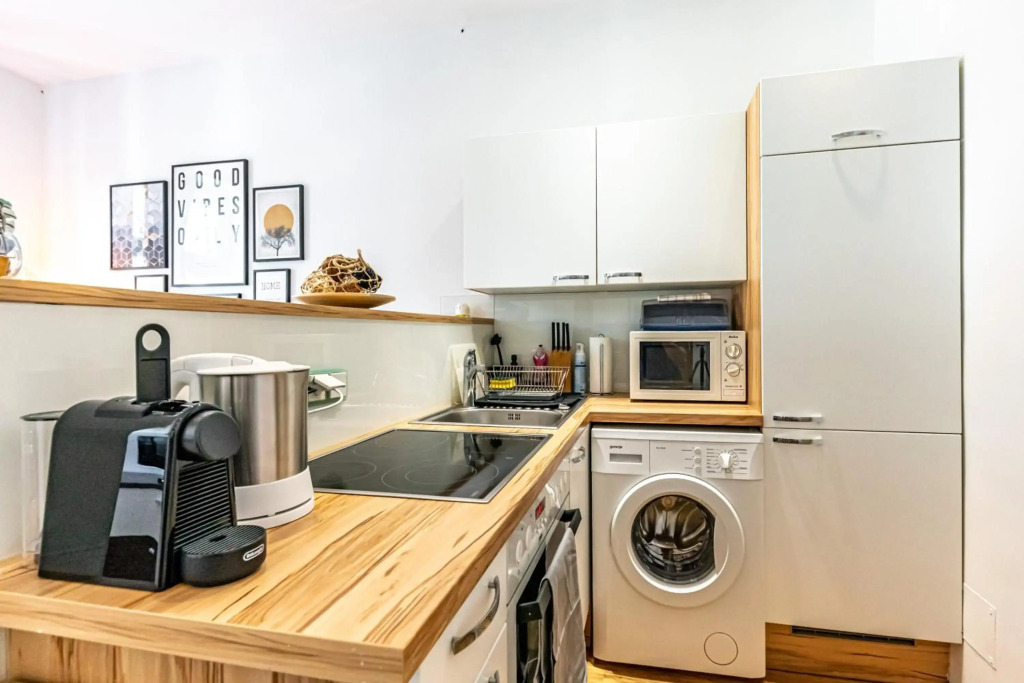 COZY + TRENDY by JR City Apartments