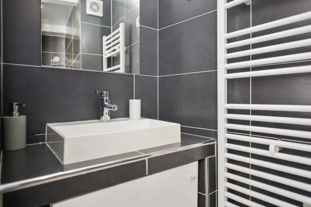 Bright flat classified with 2 in the centre of Cassis - Welkeys
