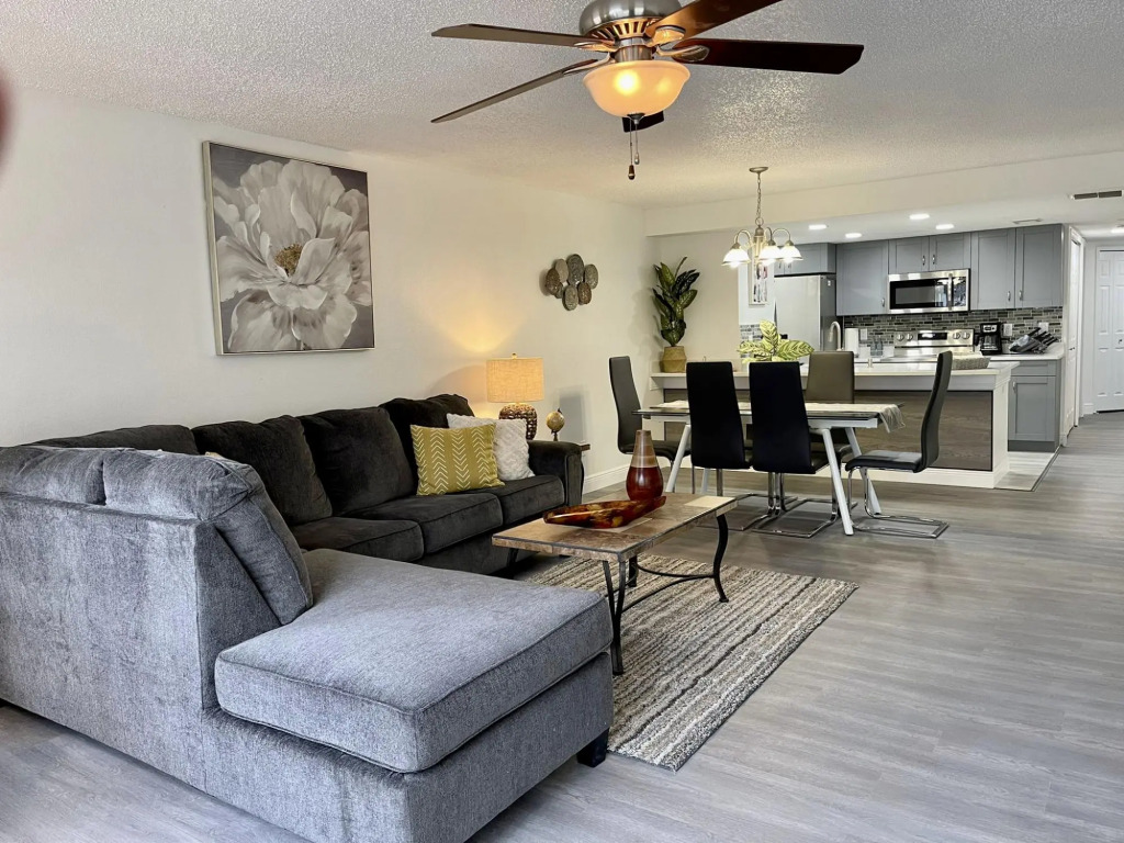 Grand Family 3BD Condo Apartment Near Disney Parks 10