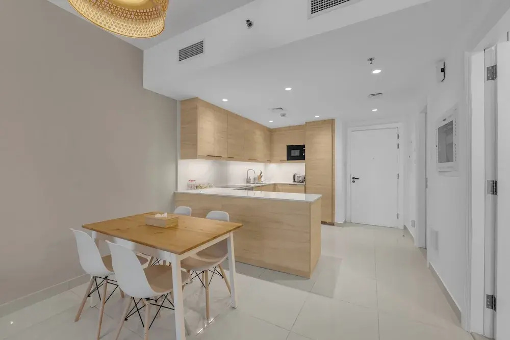 Waves - Charming Apt With Balcony, Minutes From The Beach