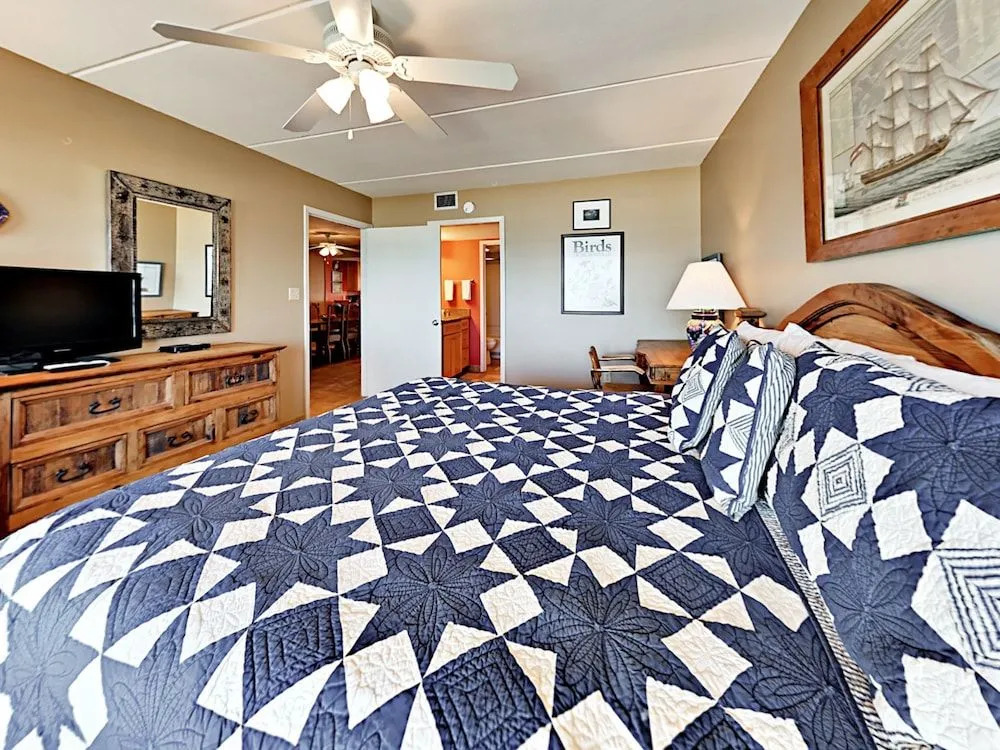 4400 Gulf Blvd Condo Unit 402