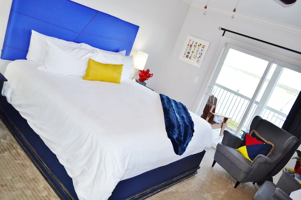 Regatta Inn