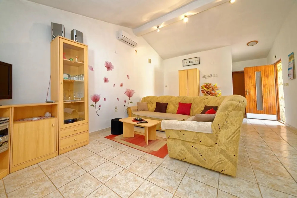 Apartment Mirijana Stinjan / One Bedroom A1