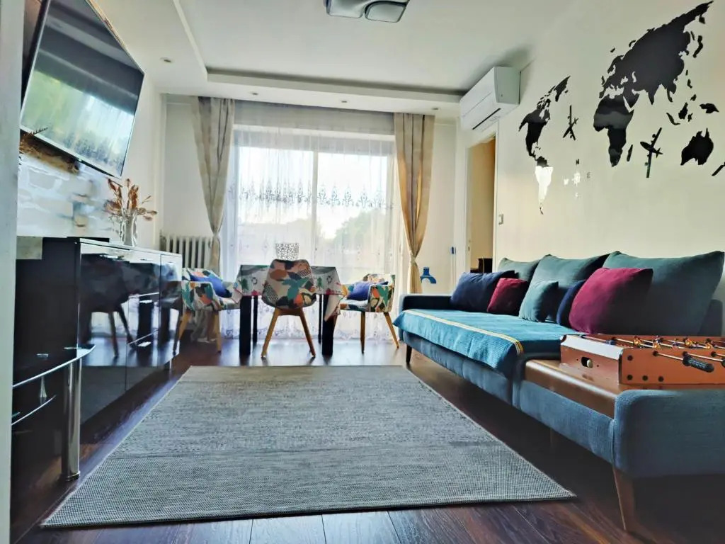 Charming AC 2-bedroom apartment Antibes city center family, couples friendly
