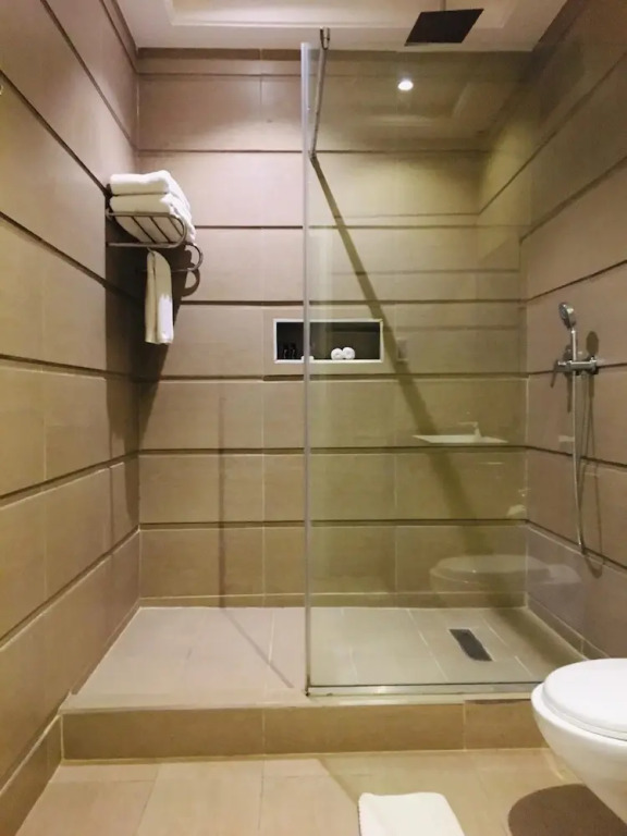 T E L E By Summerset Continental Hotel