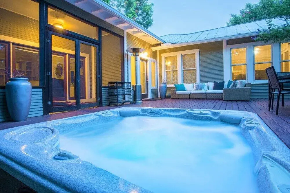 Heart of Fredericksburg w/Pool,Hot-Tub&Grill