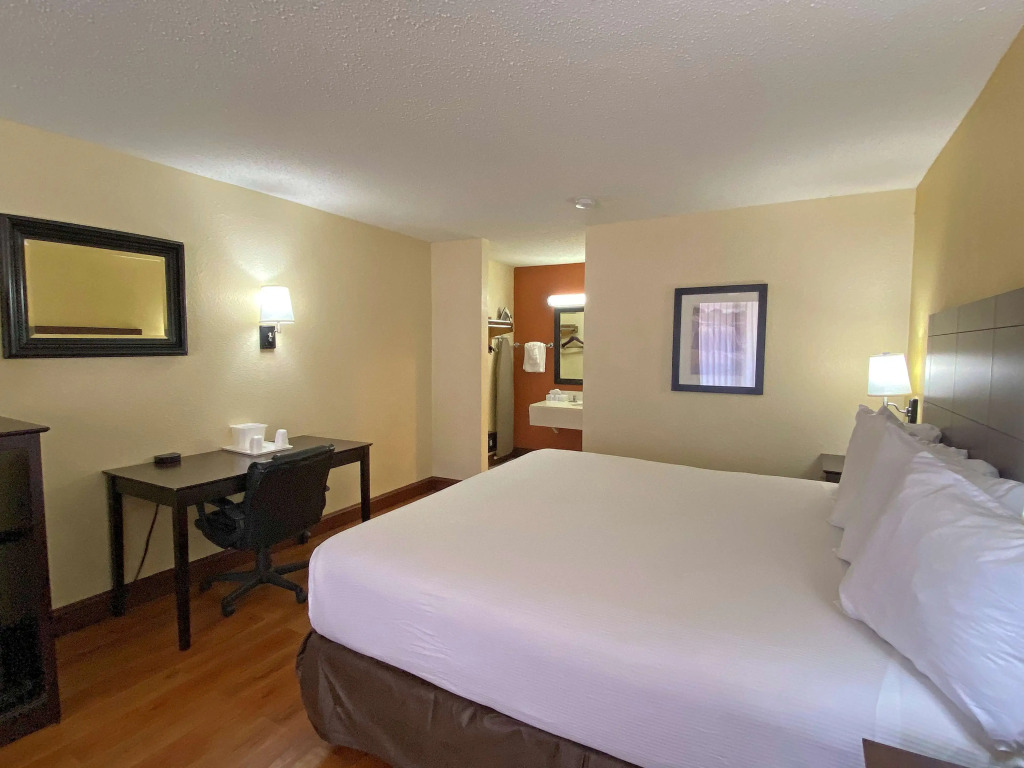 Отель Greenville Airport Inn