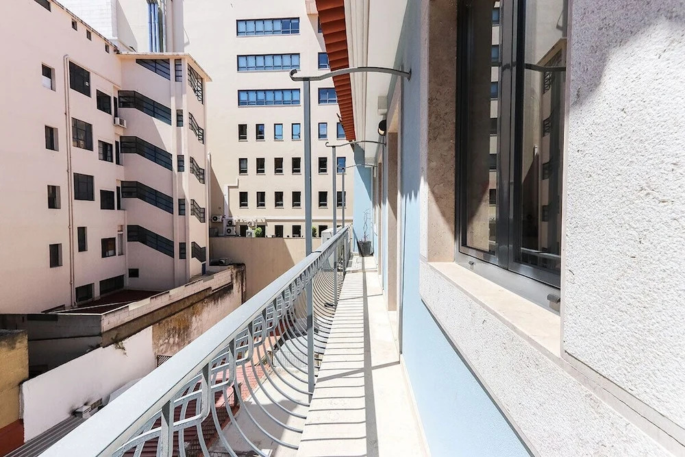 JOIVY Bright and spacious 2BR Apt w/ terrace, 5 mins from Avenida da Liberdad