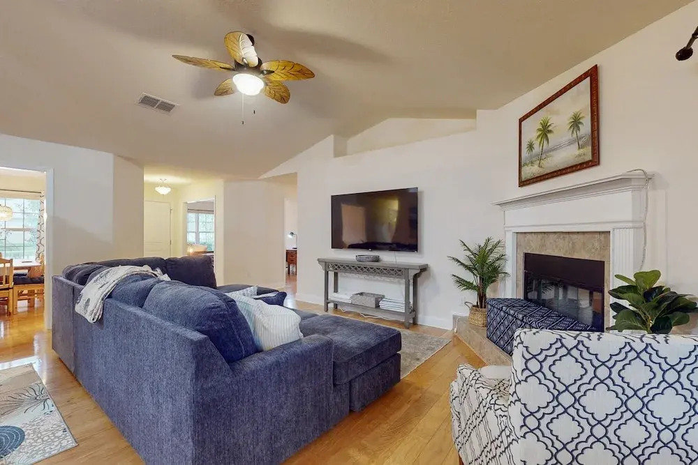 Spacious Home With Private Pool,spa, Gas Grill and Patio