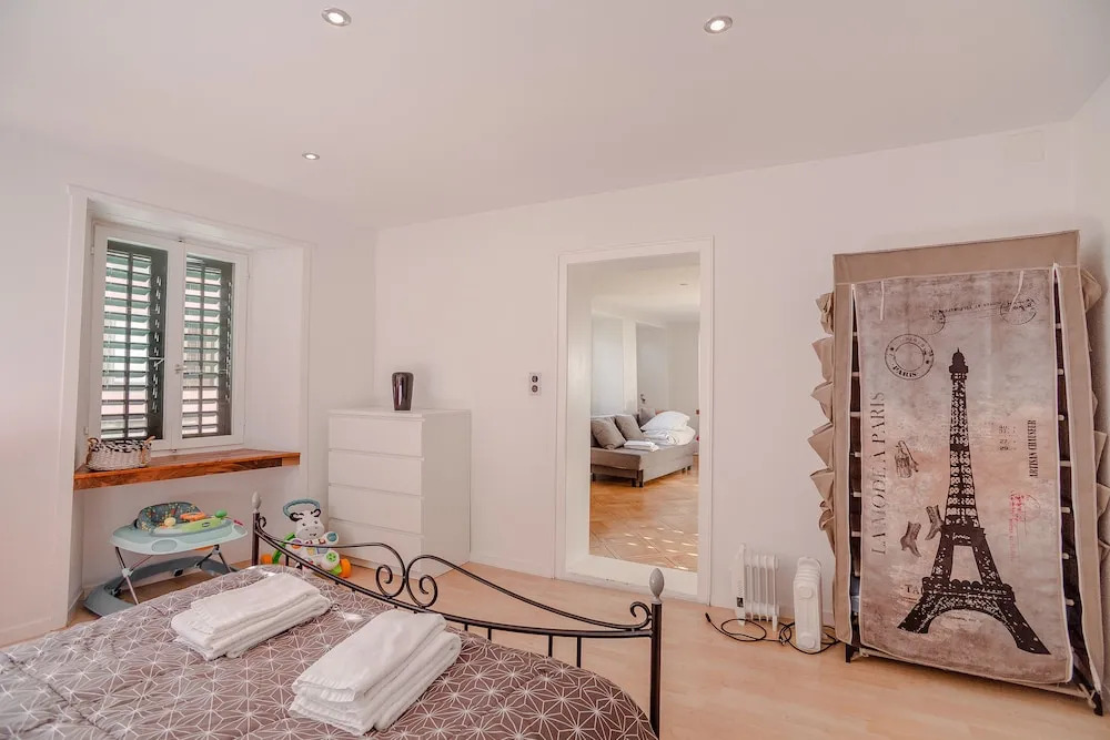 AirHosted - Weesen Holiday Rentals