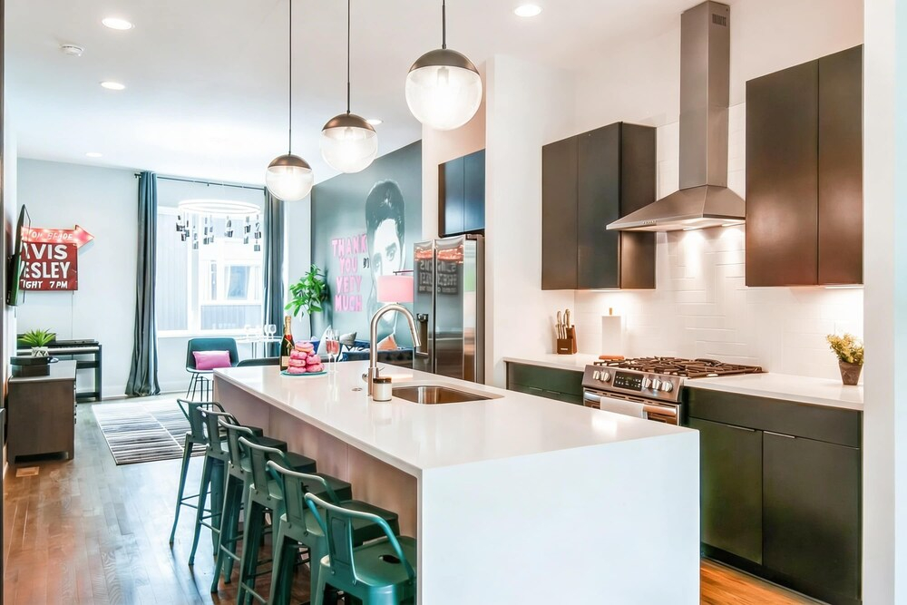 Elvis-themed 13 Beds Rooftop City Views