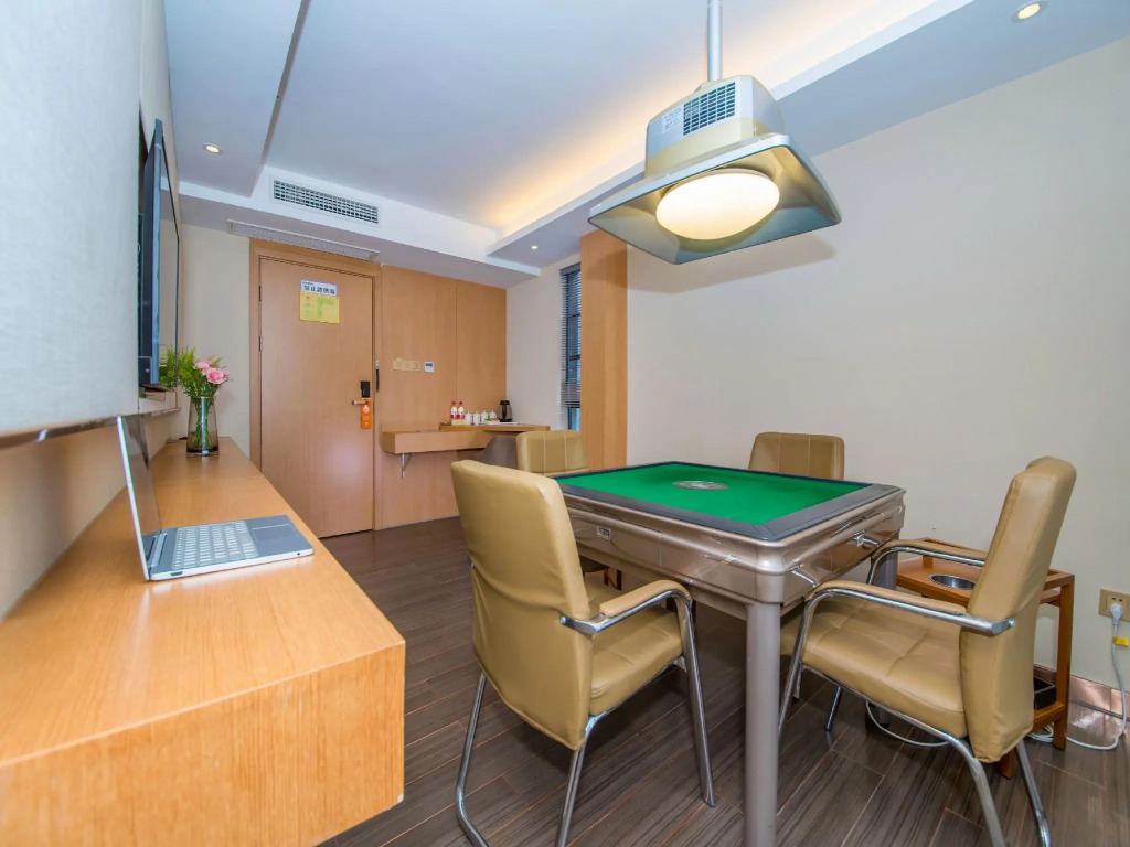 Vienna 3 Best Hotel (Yaxin Hospital Aeon Mall)