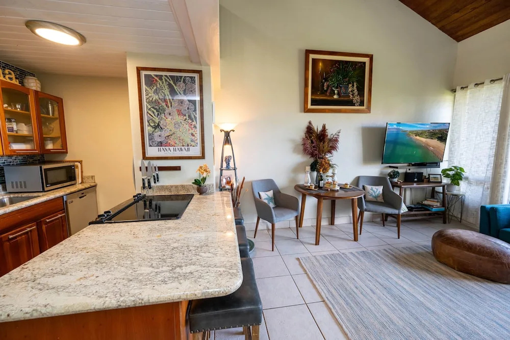 Maui Vistas #3419 2 Bedroom Condo by RedAwning