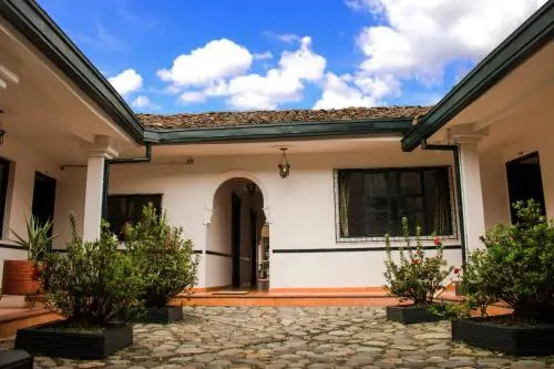 Hotel Los Portales Inn