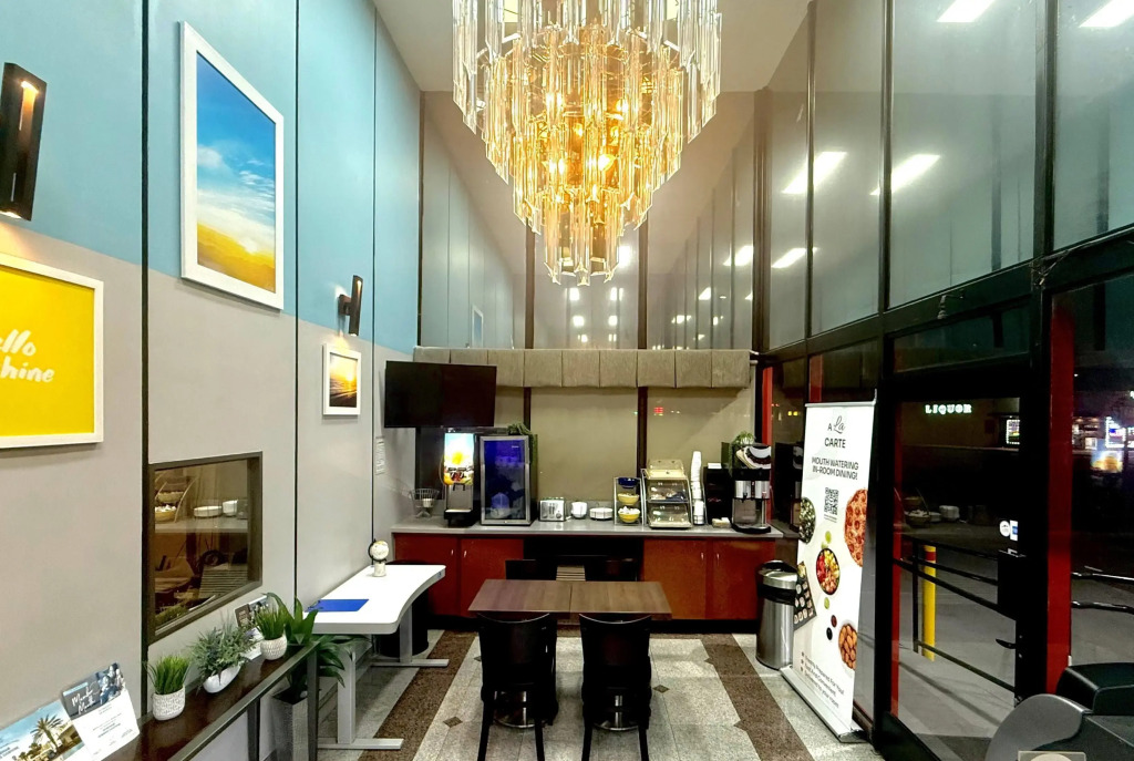 Days Inn by Wyndham Los Angeles LAX Airport Stadium Area