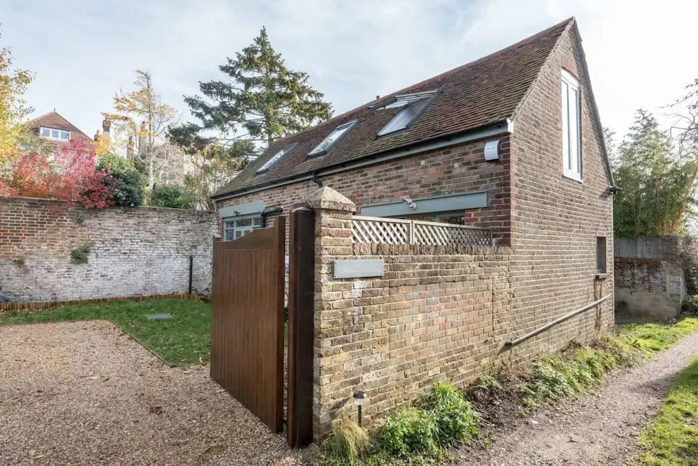 Cosy 2 Bedroom House With Parking