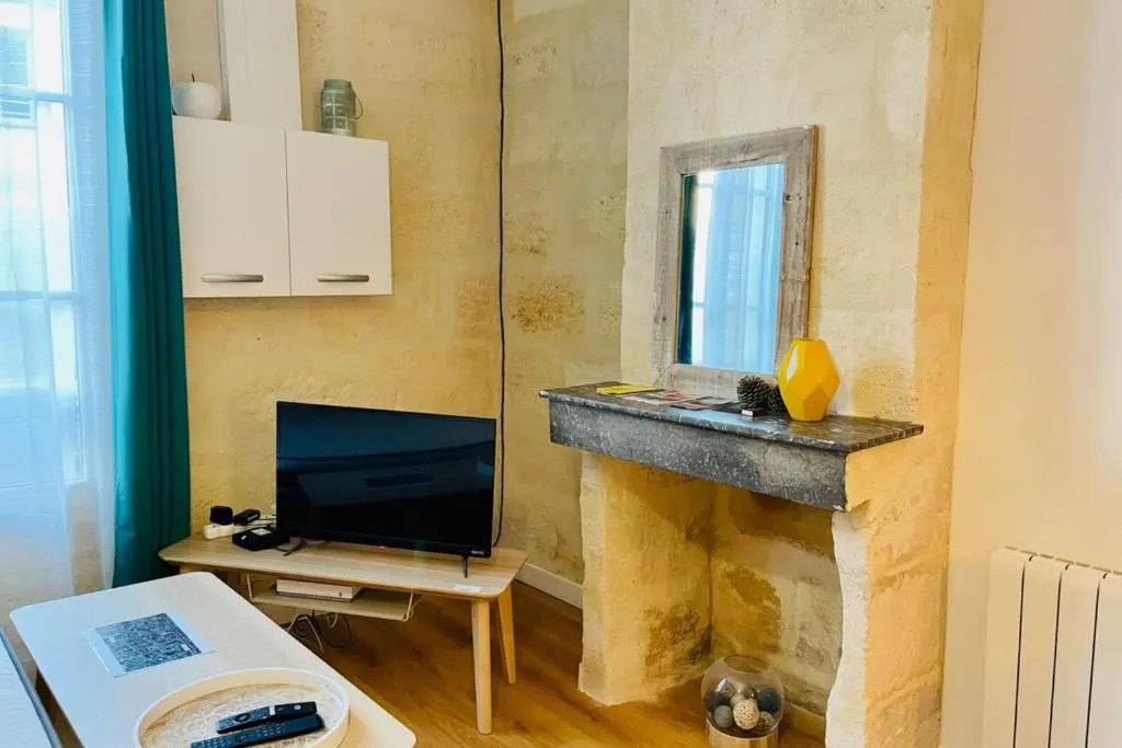 Furnished Studio in A Quiet Authentic Area Near All Amenities